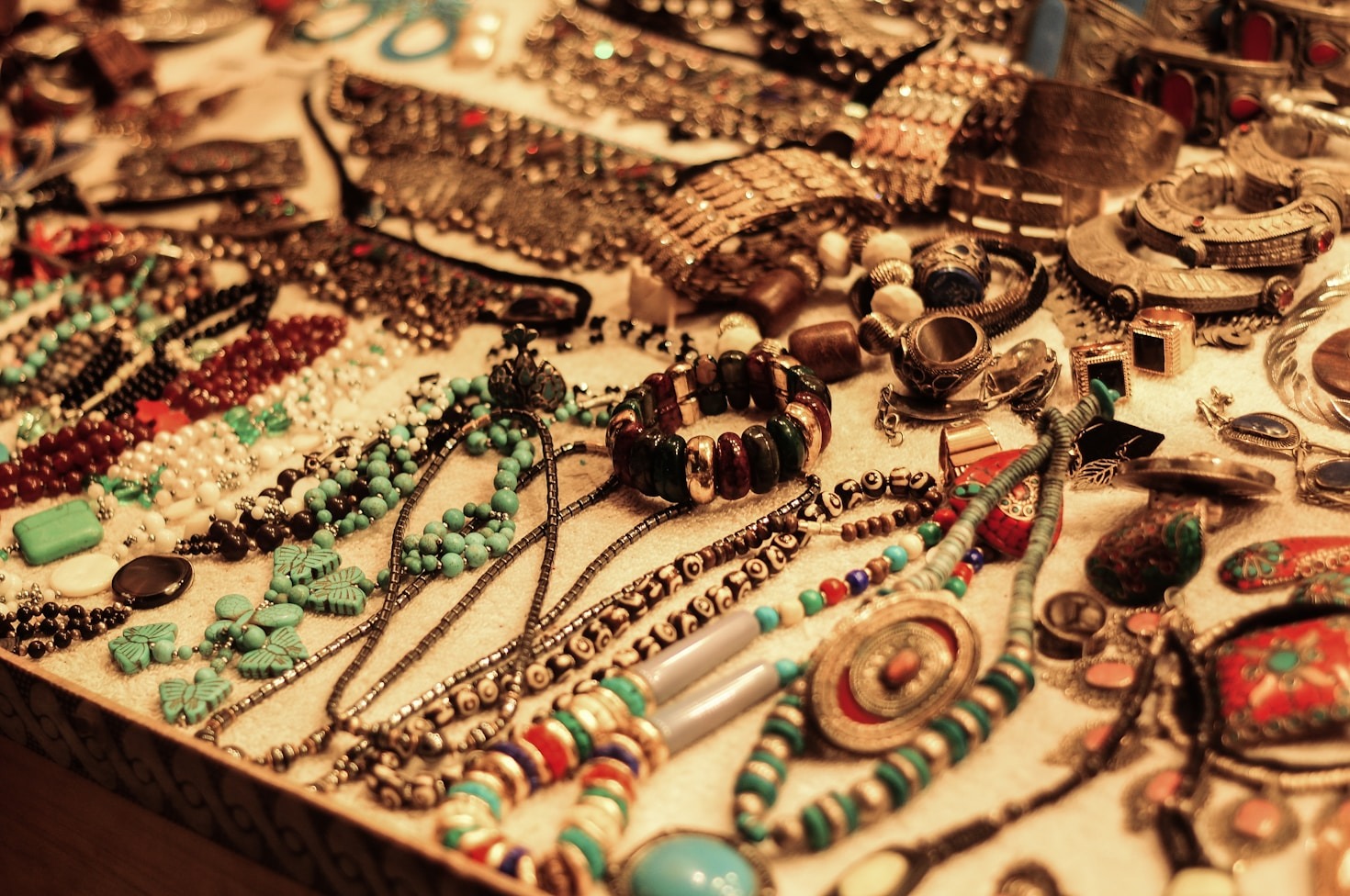 Top Fashion Accessories to Transform Your Look